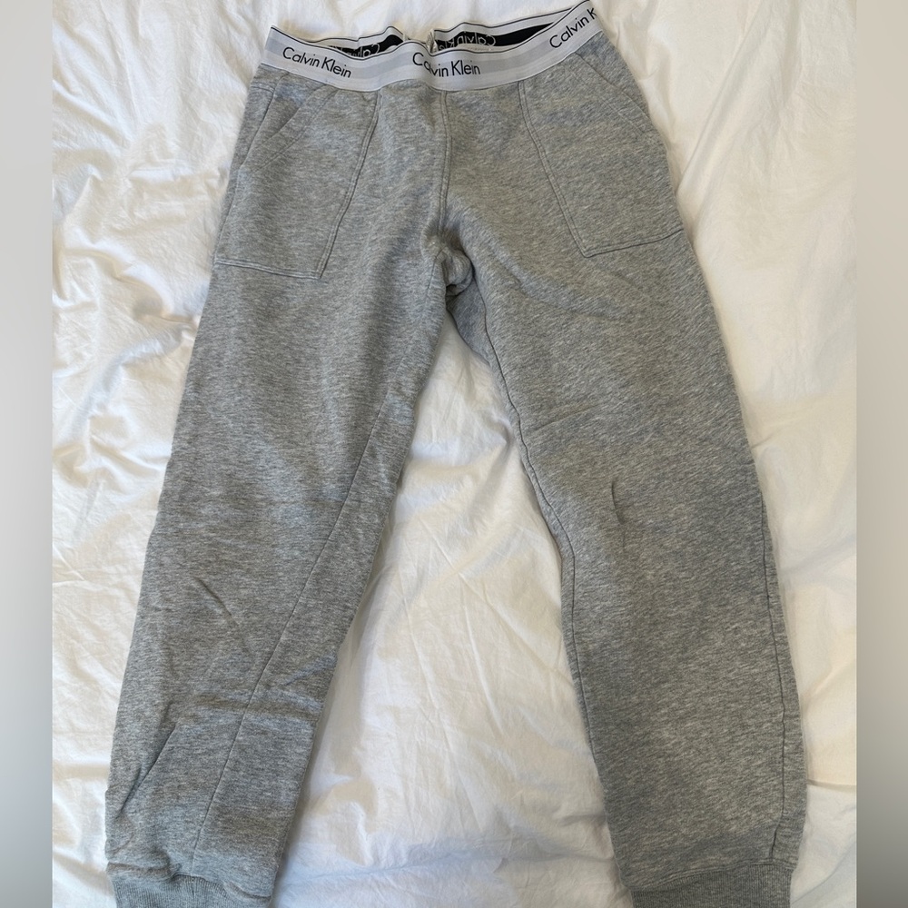 Calvin Klein women’s modern cotton lounge joggers (size M)